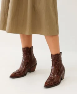 Botines camperos con tachuelas Noa Harmon Miranda 9098