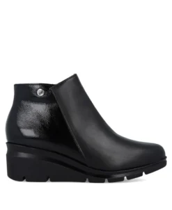 Botines negros con cuña Pitillos 11536