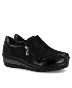 Mocasines negros casual con cuña Amarpies 29385