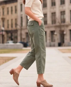 Zuecos para mujer de piel taupe Kissia 420
